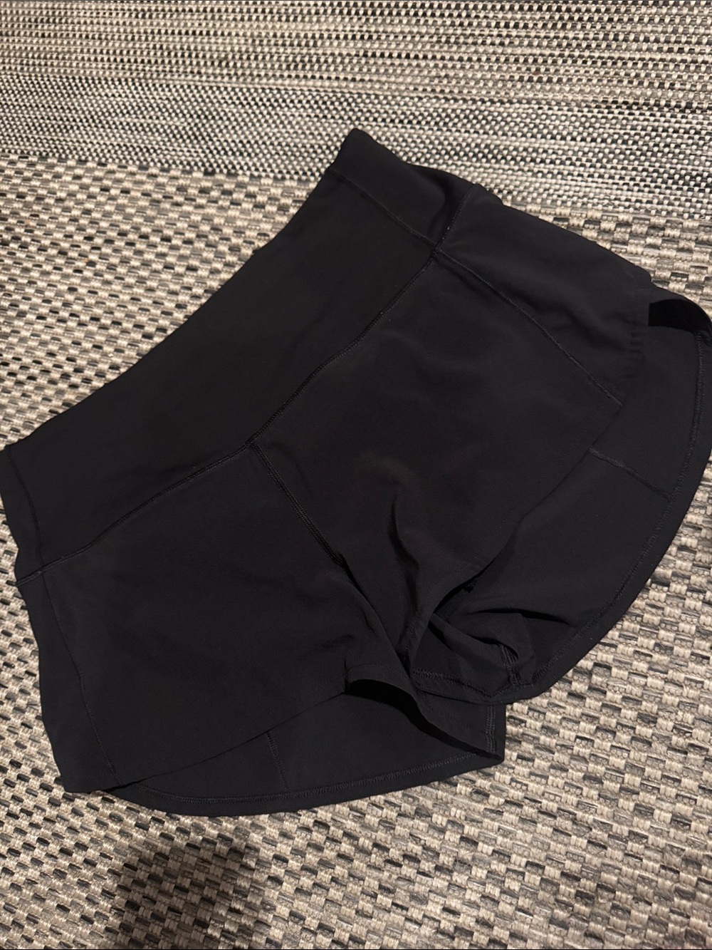 Lululemon Athletica  Speed Up Shorts with 2 1/2” inseam, size 6 in black - Picture 5 of 10